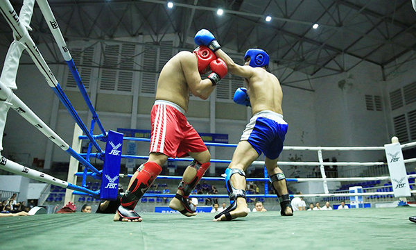 Ở trận chung kết cuối cùng hạng cân 81 kg nam, VĐV Nguyễn Tài Anh (đỏ) đối đầu với VĐV Trần Tuấn Anh (xanh) của đoàn Đồng Nai