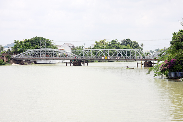 Cầu Rạch Cát có 3 nhịp, dài 129m, từ nội ô Biên Hòa đến Cù lao Phố, đường Nguyễn Tri Phương, P.Hiệp Hòa. Ảnh: Vĩnh Huy