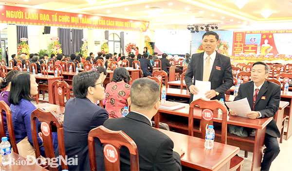 Thảo luận về dự thảo văn kiện Đại hội Đảng bộ tỉnh lần thứ XI tại Đại hội Đảng bộ H.Trảng Bom. Ảnh: Công Nghĩa