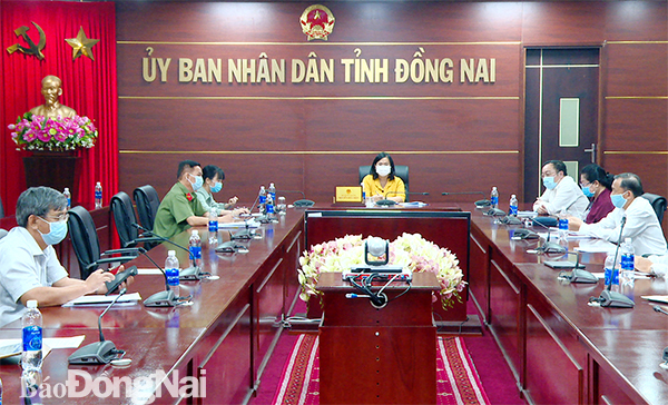 Phó chủ tịch UBND tỉnh Nguyễn Hòa Hiệp chủ trì cuộc họp trực tuyến tại đầu cầu tỉnh Đồng Nai.