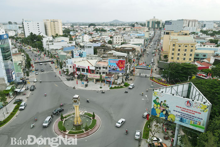 Hai tuyến đường Hà Huy Giáp và 30-4 đã được TP.Biên Hòa tập trung cải tạo sạch đẹp trong thời gian qua. Ảnh: C.Nghĩa