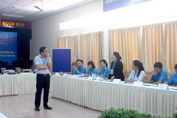 Một lớp tập huấn kỹ năng về thỏa ước lao động tập thể cho cán bộ Công đoàn do Liên đoàn Lao động tỉnh phối hợp với Ban quan hệ lao động Tổng liên đoàn Lao động Việt Nam tổ chức