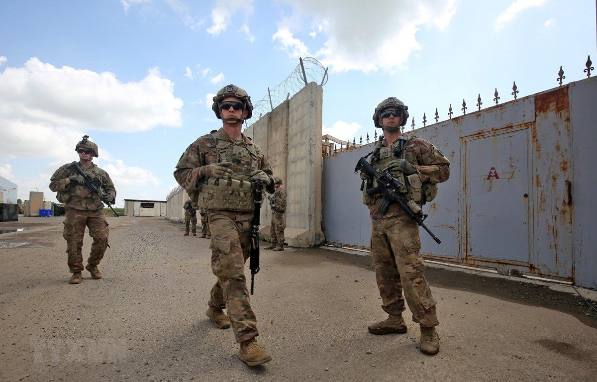 Binh sỹ Mỹ, thuộc lực lượng liên quân chống tổ chức Nhà nước Hồi giáo (IS) tự xưng, tại một một căn cứ quân sự ở tỉnh Kirkuk, miền Bắc Iraq ngày 29/3/2020. (Ảnh: AFP/TTXVN)