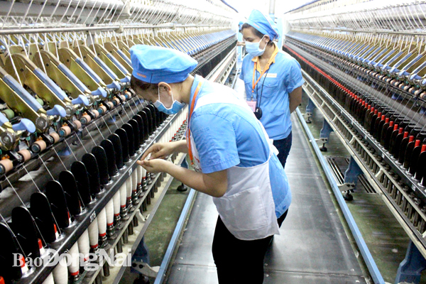 Sản xuất sợi tại Công ty CP Dệt Texhong (H.Nhơn Trạch). Ảnh:H. Lộc