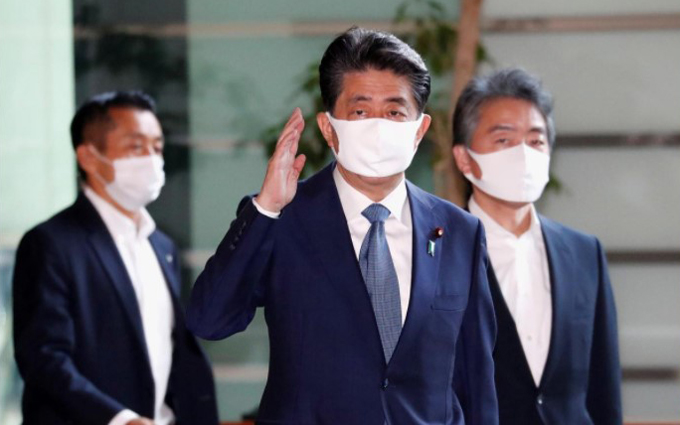 Thủ tướng Abe tại trụ sở văn phòng của ông, ngày 28-8. (Ảnh: Reuters)