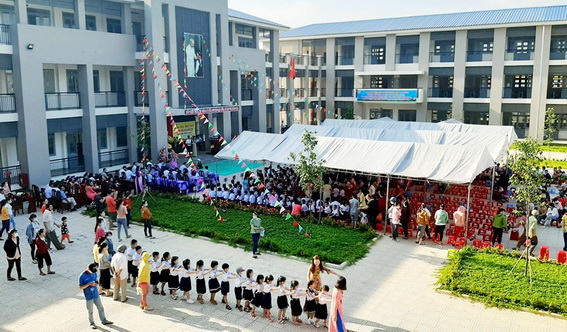 Toàn cảnh Trường Tiểu học Bình Sơn trong ngày khai giảng