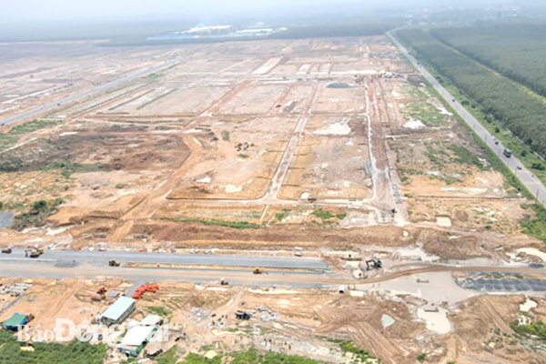 Sau hơn 4 tháng thi công, hạ tầng khu tái định cư Lộc An - Bình Sơn đã được định hình. Ảnh:L. Văn