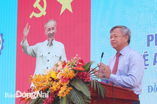 Chủ tịch UBND tỉnh Cao Tiến Dũng phát biểu tại buổi lễ.