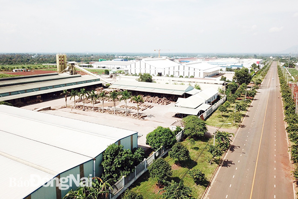 Trong gần 35 năm đổi mới, một trong những dấu ấn nổi bật của Đồng Nai là phát triển khu công nghiệp. Trong ảnh: Một góc Khu công nghiệp Long Khánh