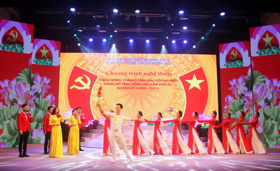 Tiết mục Vững niềm tin vào Đảng do Nhà hát Nghệ thuật Đồng Nai biểu diễn