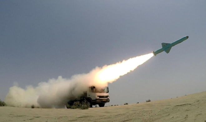 Một tên lửa hành trình do Iran chế tạo thử nghiệm trong một cuộc tập trận tại Ấn Độ Dương hôm 17-6. Ảnh: Reuters
