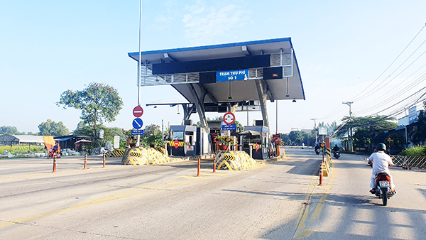 Tiến độ thực hiện thu phí điện tử không dừng tại các dự án BOT giao thông trên địa bàn tỉnh thực hiện còn chậm Trong ảnh: Trạm thu phí dự án BOT đường tỉnh 768 nối TP.Biên Hòa và H.Vĩnh Cửu