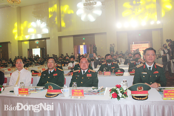 Các đồng chí lãnh đạo Bộ quốc phòng, Quân khu 7 và tỉnh Đồng Nai dự buổi lễ