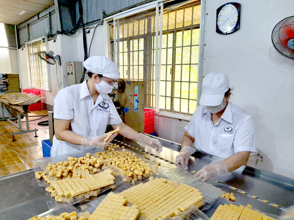 Sản xuất bánh kẹo tại Công ty CP Chăn nuôi bò và chế biến sữa Đồng Nai