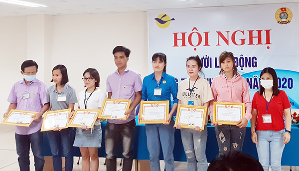 Công ty TNHH CiBao (Khu công nghiệp Suối Tre, TP.Long Khánh) khen thưởng tập thể, công nhân có nhiều đóng góp trong năm 2020