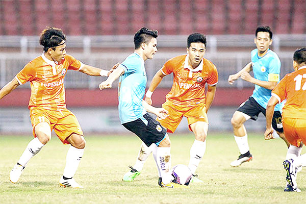 Tân binh Bình Định và cựu vương V.League thể hiện hình ảnh trái ngược trong bước chạy đà V.League 2021