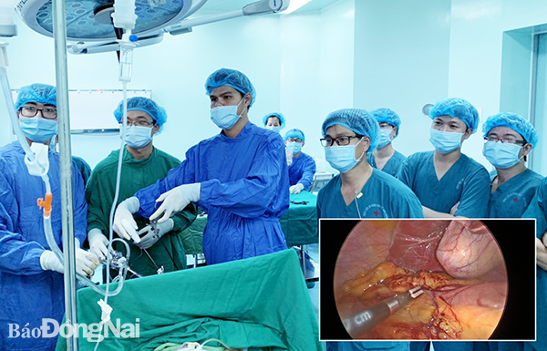 Các bác sĩ thực hiện ca mổ nội soi cho bệnh nhân Thơm tại BVĐK khu vực Long Khánh