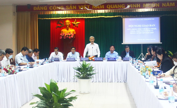 Bí thư Tỉnh ủy, Chủ tịch HĐND tỉnh Nguyễn Phú Cường phát biểu tại hội nghị