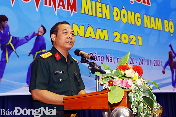 Đại tá Vũ Văn Điền, Chỉ huy trưởng Bộ CHQS tỉnh phát biểu khai mạc giải
