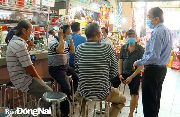 Người dân cần nghiêm túc thực hiện 5K của Bộ Y tế để góp phần quan trọng vào việc phòng chống dịch Covid-19. Ảnh: Khánh Lộc