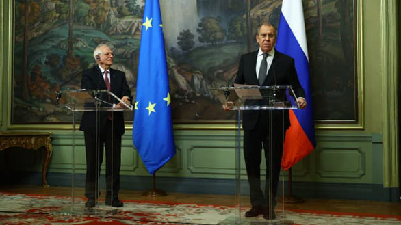 Cao ủy của EU về chính sách an ninh và đối ngoại Josep Borrell (trái) và Ngoại trưởng Nga Sergei Lavrov tại cuộc họp báo chung ở Matxcơva (Nga) ngày 5-2. Ảnh: Bộ Ngoại giao Nga