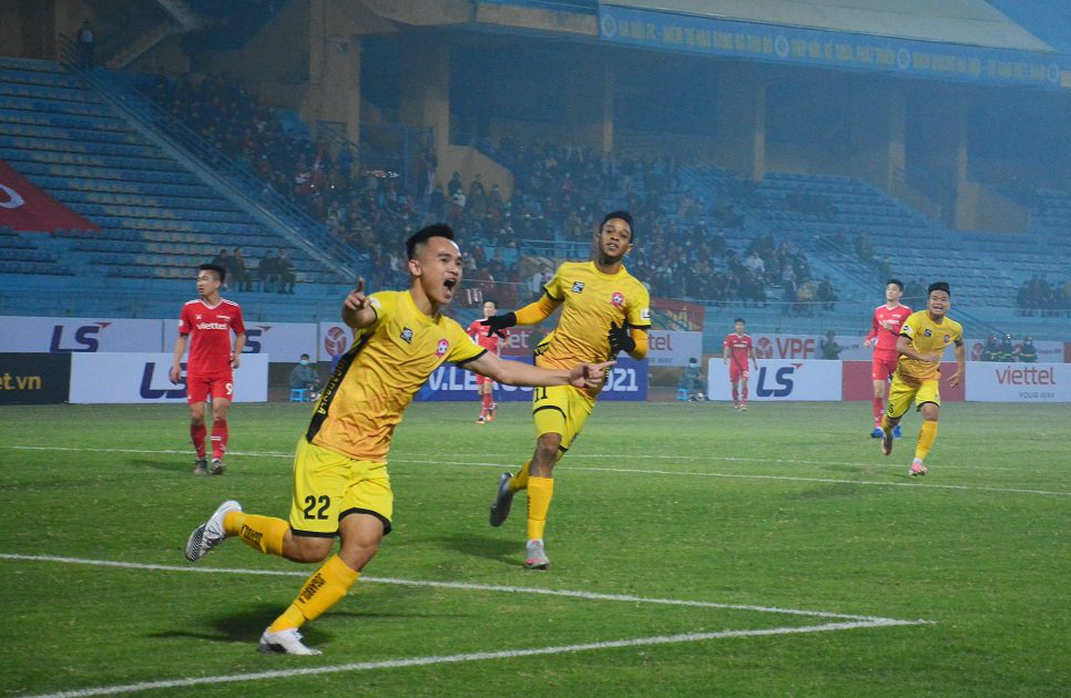 Nguyễn Phú Nguyên ăn mừng bàn thắng duy nhất giúp Hải Phòng đá bại Viettel 1-0