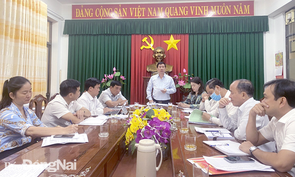 Bí thư Huyện ủy Nhơn Trạch Lê Thành Mỹ phát biểu tại hội nghị giao ban công tác bầu cử đại biểu Quốc hội khóa XV và HĐND các cấp