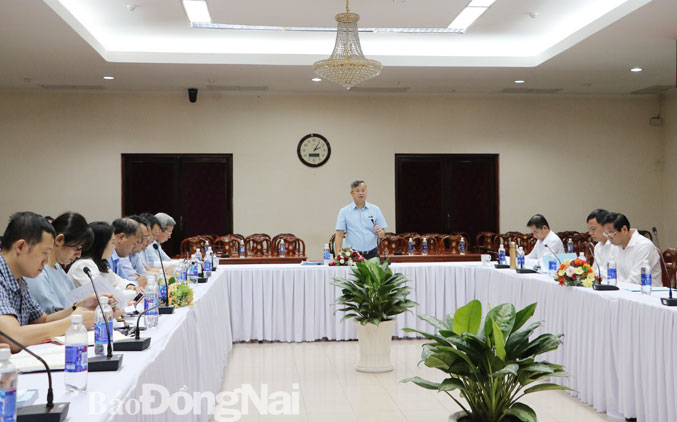 Chủ tịch UBND tỉnh Cao Tiến Dũng phát biểu tại buổi làm việc