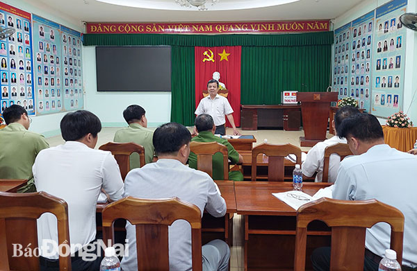 Phó giám đốc Sở Y tế Nguyễn Hữu Tài phát biểu tại cuộc họp.