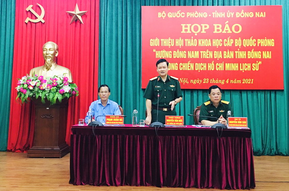 Thiếu tướng Nguyễn Văn Đức, Cục trưởng Cục Tuyên huấn, Tổng cục Chính trị Quân đội nhân dân Việt Nam phát biểu tại buổi họp báo