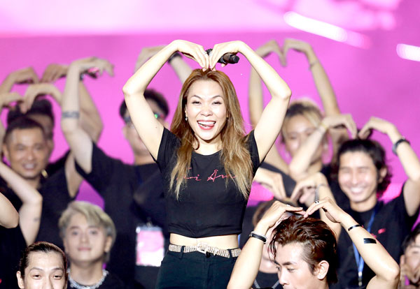 Mỹ Tâm cảm ơn các y, bác sĩ Việt Nam