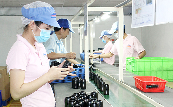 Công ty TNHH Sản xuất thương mại nhựa kỹ thuật Vinastar (TP.Biên Hòa) cung cấp sản phẩm đầu vào cho một số doanh nghiệp Nhật Bản, Hàn Quốc. Ảnh: K.Minh