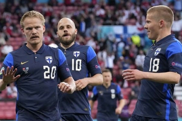 Các cầu thủ Phần Lan giành chiến thắng lịch sử