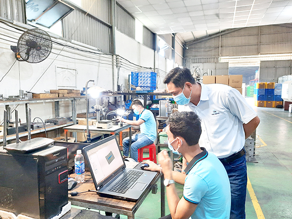 Thiết kế sản phẩm công nghiệp hỗ trợ tại một doanh nghiệp nhỏ và vừa ngành nhựa kỹ thuật ở TP.Biên Hòa. Ảnh: V.GIA
