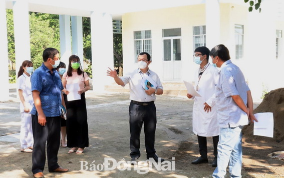  Đoàn công tác của Sở Y tế kiểm tra điều kiện cơ sở vật chất tại Bệnh viện Da liễu Đồng Nai để chuyển đổi công năng của bệnh viện thành bệnh viện chuyên điều trị Covid-19.