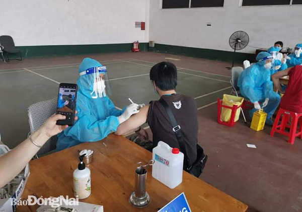 Trung tâm Y tế H.Trảng Bom tiêm ngừa Covid-19 cho công nhân Công ty TNHH Pousung