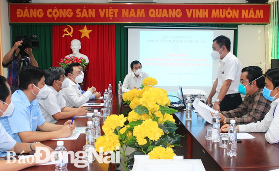 giám đốc CDC Đồng Nai Bạch Thái Bình báo cáo tình hình hoạt động với lãnh đạo Tỉnh ủy