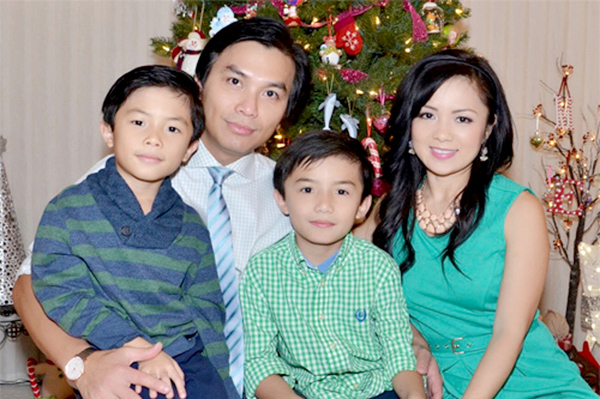 Ca sĩ Mạnh Quỳnh - 'Ông hoàng nhạc vàng' và chuyện giữ lửa hạnh phúc