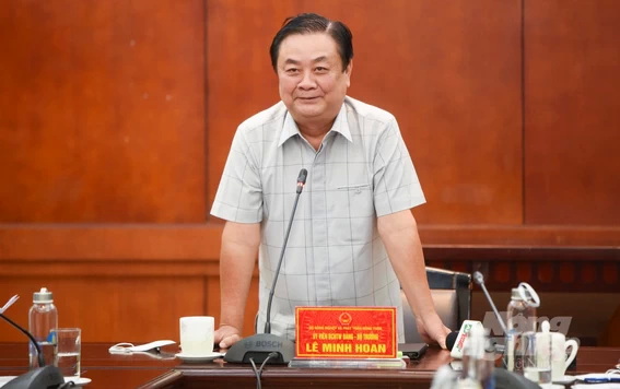 Bộ trưởng Lê Minh Hoan Nông dân là người làm ra của cải, nhưng chỉ duy trì phát triển nếu có thêm giá trị từ người kinh doanh