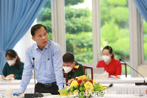 Trưởng ban Tuyên giáo Tỉnh ủy Phạm Xuân Hà phát biểu về công tác tuyên truyền tại cuộc họp. Ảnh: Huy Anh