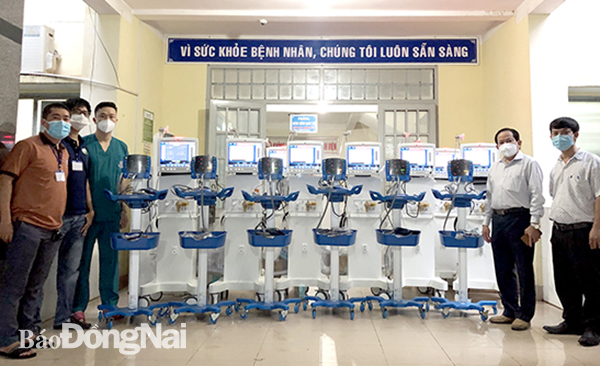Bệnh viện Đa khoa khu vực Long Thành tiếp nhận máy thở do Công ty TNHH Phát triển Phú Mỹ Hưng trao tặng