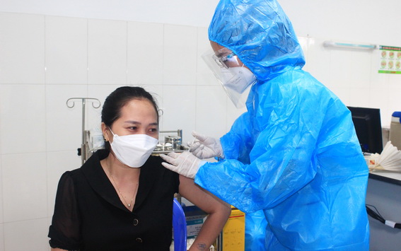 Tiêm vaccine phòng Covid-19 cho người dân trong tỉnh