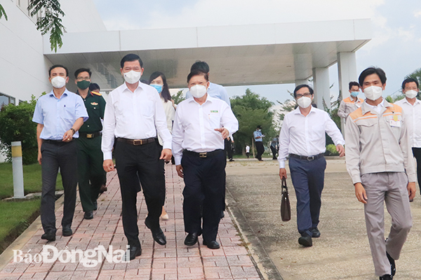 Công ty TNHH sản xuất toàn cầu Lixil Việt Nam ở Khu công nghiệp  Long Đức (H.Long Thành) đăng ký cho 8 chuyên gia, quản lý nhập cảnh vào Đồng Nai.