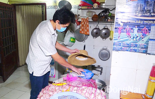 Dù còn khó khăn nhưng nhiều người vẫn chọn ở lại chờ ngày đi làm