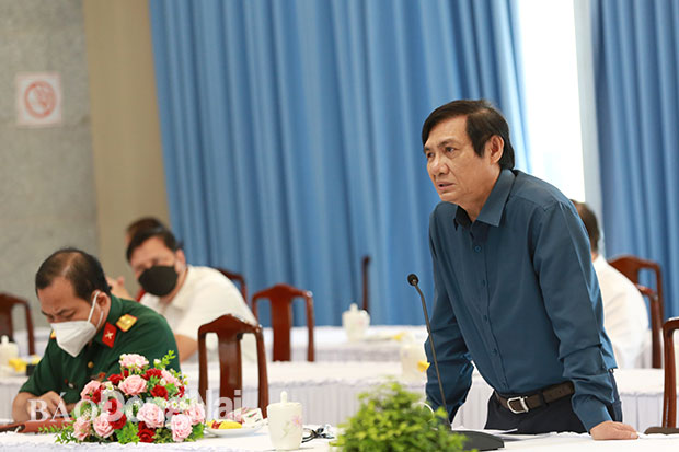 Phó chủ tịch UBND tỉnh Nguyễn Sơn Hùng phát biểu tại cuộc họp. Ảnh: Huy Anh