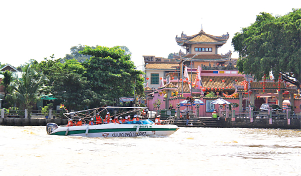 Có lẽ không ngoa để nói rằng, Biên Hòa đẹp và thơ mộng nhờ có Sông Phố. Sông Phố phản ánh cả một chiều dài lịch sử phát triển của đô thị Biên Hòa. 