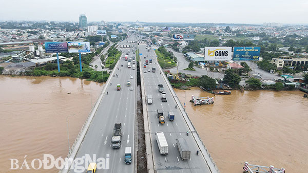4. Là khu vực cửa ngõ kết nối với TP.HCM, cầu Đồng Nai mới (song song với cầu Đồng Nai cũ) được đưa vào sử dụng từ tháng 12-2009 nhằm giảm tải cho cầu cũ với tổng mức đầu tư hơn 1,8 ngàn tỷ đồng