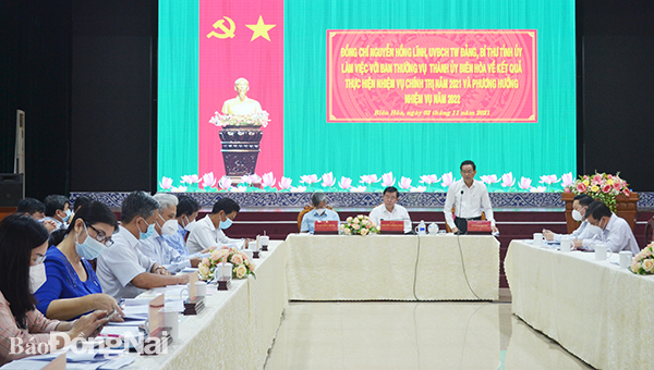 Ủy viên Ban TVTU, Bí thư Thành ủy Biên Hòa Võ Văn Chánh phát biểu tại buổi làm việc