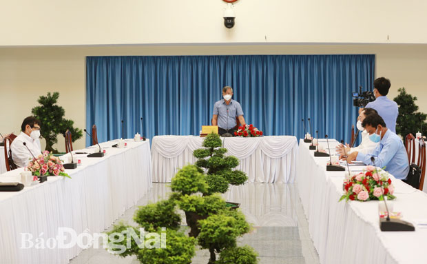 Đồng chí Cao Tiến Dũng, Phó bí thư Tỉnh ủy, Chủ tịch UBND tỉnh phát biểu chỉ đạo tại cuộc họp. Ảnh: Huy Anh