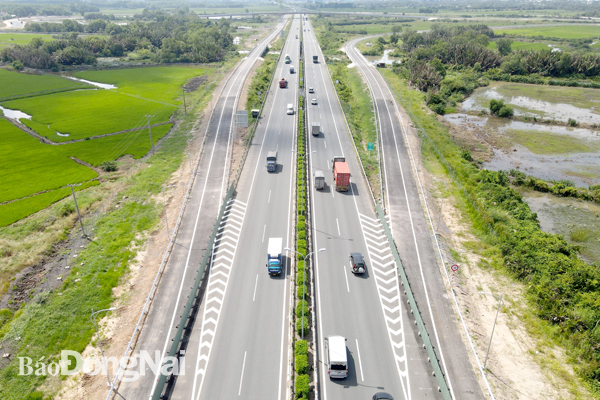 Đường cao tốc TP.HCM - Long Thành - Dầu Giây là trục kết nối giao thông quan trọng của sân bay Long Thành nên cần được sớm đầu tư mở rộng